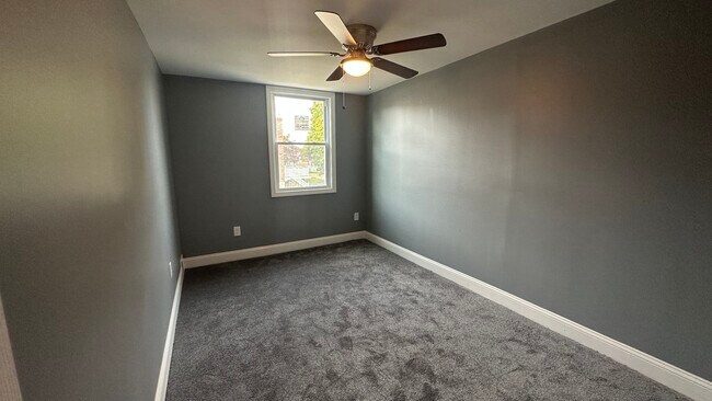 Building Photo - 5152 Crestwood Dr