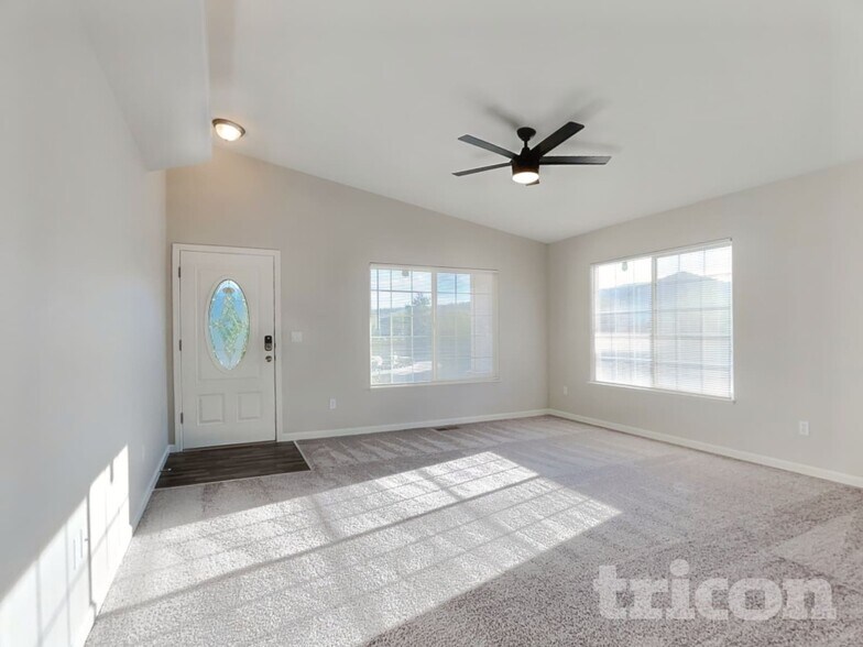 Building Photo - 17700 Smoketree Ct