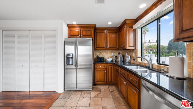 Building Photo - 1146 Hacienda Pl