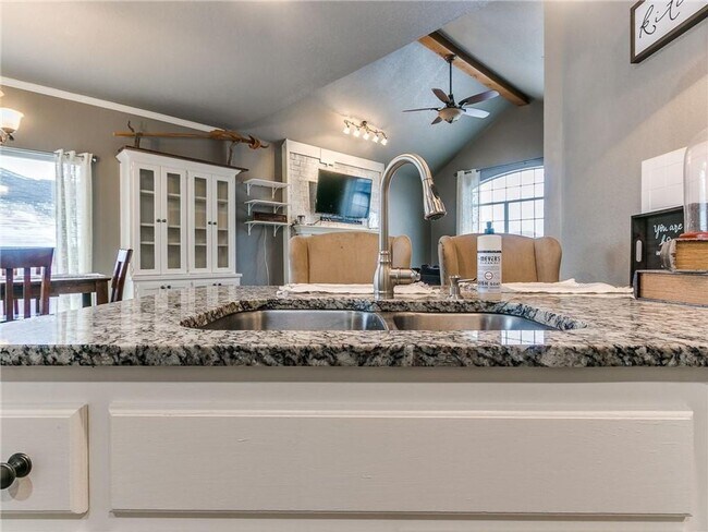 Building Photo - Gorgeous Home Located In Choctaw!!!