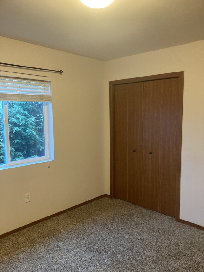 Building Photo - 24215 10th Ave S