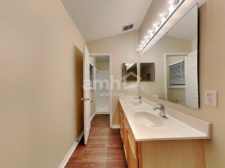 Building Photo - 1071 Royal Marquis Cir