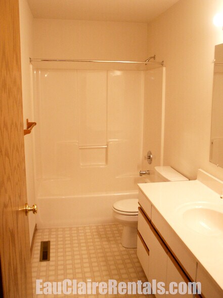 Building Photo - 2265 Frank St