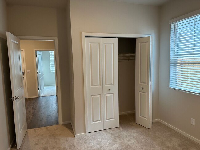 Building Photo - Newer single level 3-bedroom 2 bath house in Springfield!