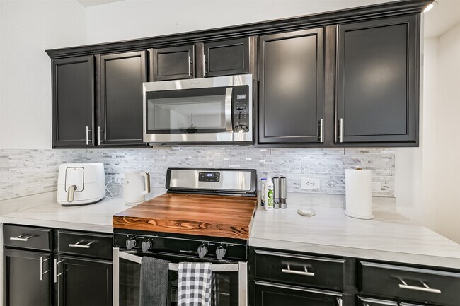 Building Photo - 14793 Hazel Br Dr