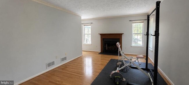 Building Photo - 407 Tamarack Cir