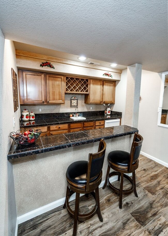 Building Photo - 3615 Oak Meadow Dr