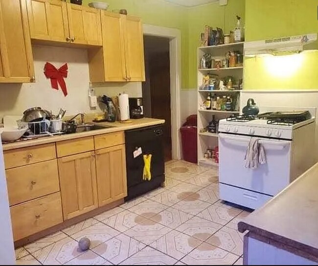 Building Photo - 3.0 bedroom in Cambridge Massachusetts 02140