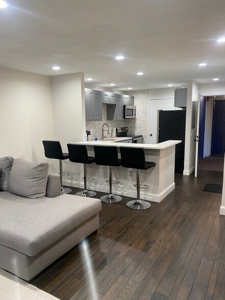 Building Photo - 200 Governors Dr