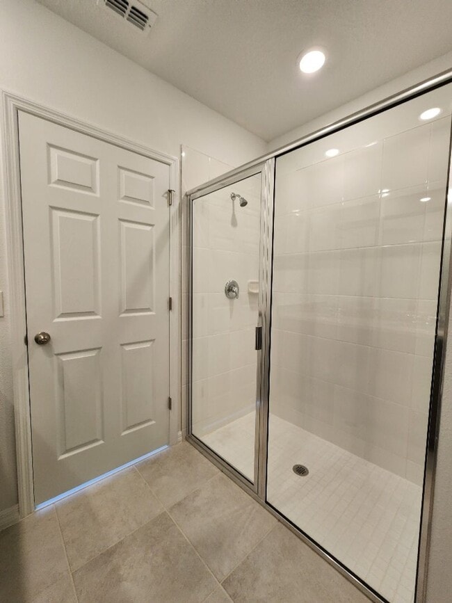 Building Photo - LIKE NEW!!! 4-Bedroom, 2-Bathroom in Villamar/Winter Haven