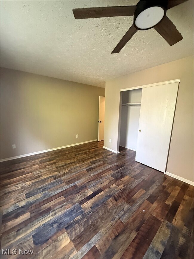 Building Photo - 3542 Chesapeake Dr