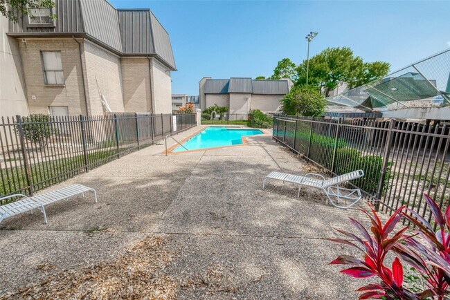 Building Photo - 8521 Hearth Dr