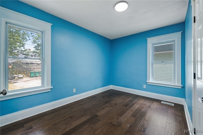 Building Photo - 266 Lasalle Ave