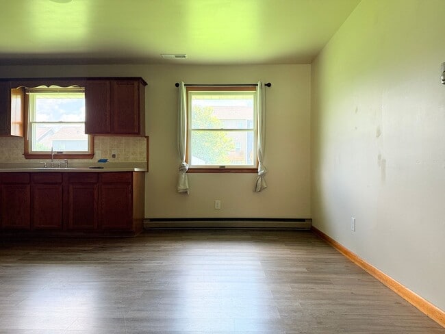 Building Photo - 305 Earlee Ave