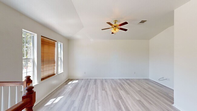 Building Photo - $1,950 + 2 WEEKS FREE RENT!!! HUGE CORNER ...