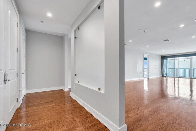 Building Photo - 432 Ocean Blvd N