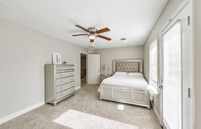 Building Photo - 8002 Harbor Point Dr