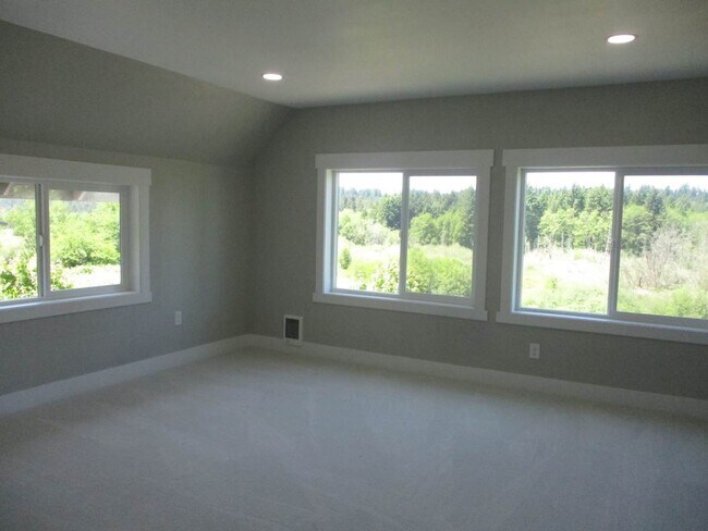 Building Photo - Charming Renovated Farmhouse with Territor...