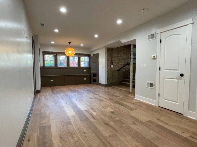 Building Photo - 4037 N St Louis Ave