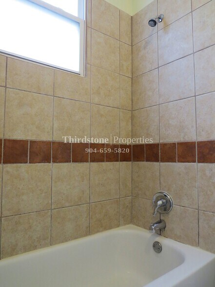 Building Photo - 212 E 6th St