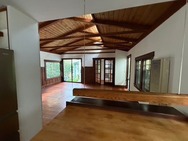 Building Photo - Hidden Garden Retreat – A One-Bedroom Oasis in the Heart of Venice