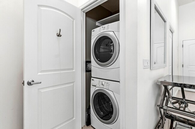 Building Photo - 701 S Olive Ave