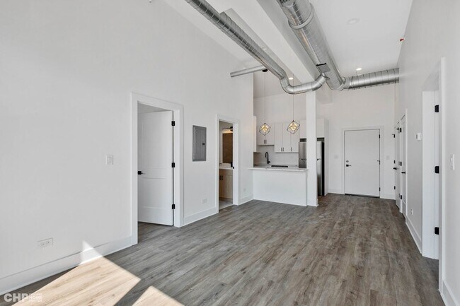 Building Photo - 4731 N Western Ave