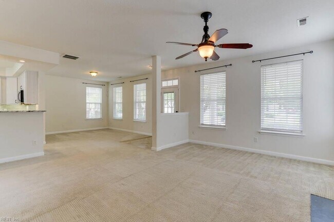 Building Photo - 528 Normandy St