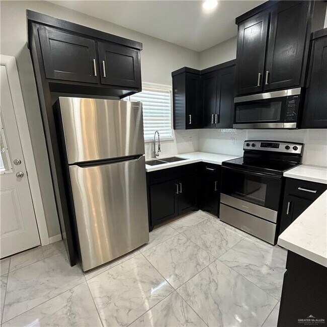 Building Photo - 2108 E Viviana St