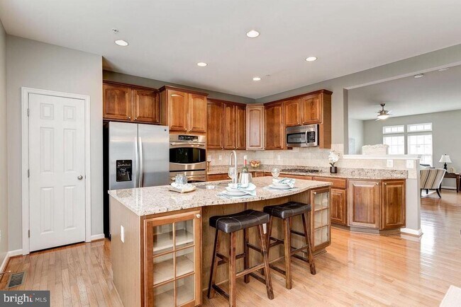 Building Photo - 1739 Theale Way