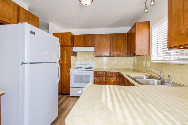 Building Photo - 45 E 400 N