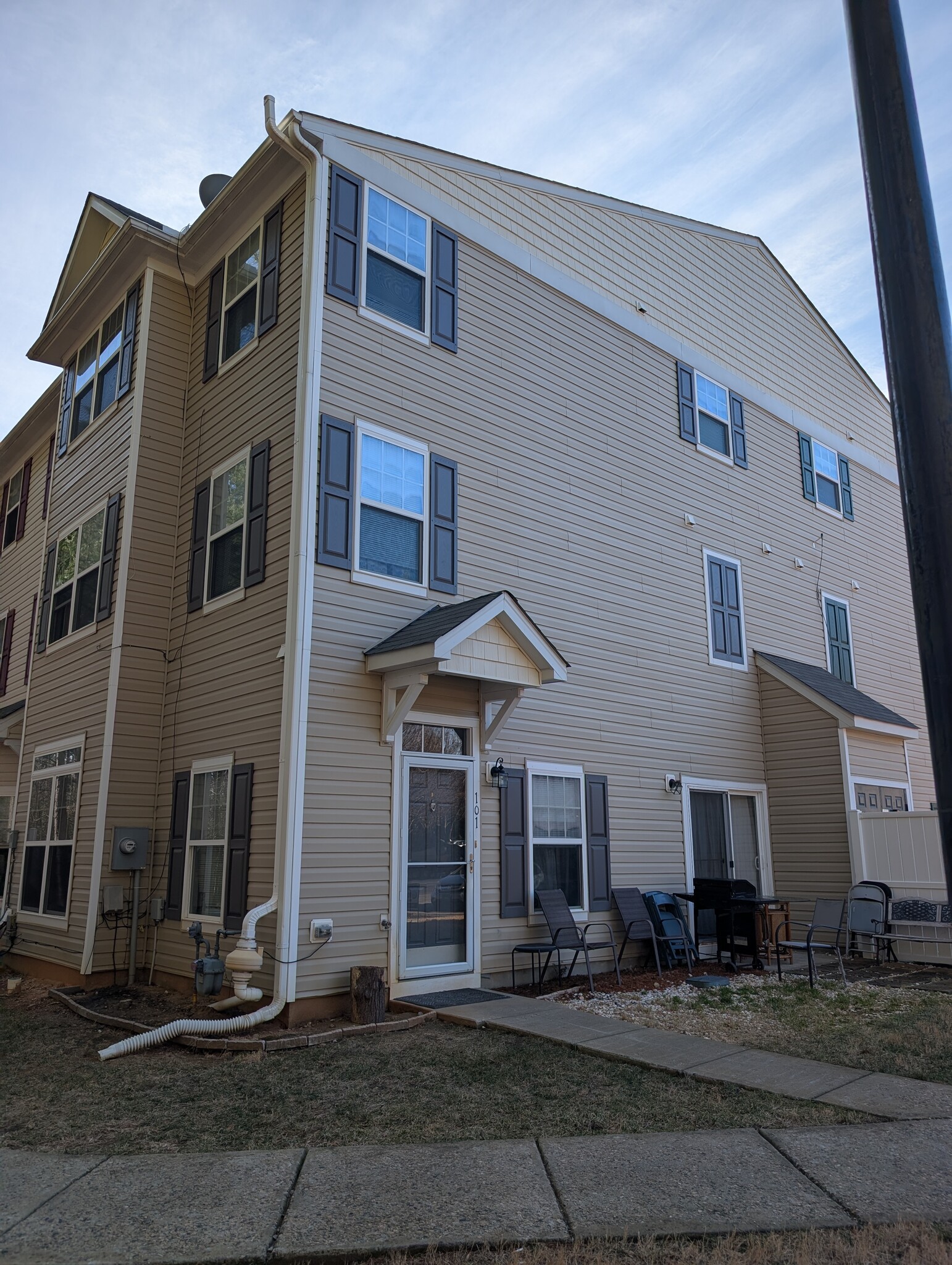 Building Photo - 2230 Valley Edge Dr