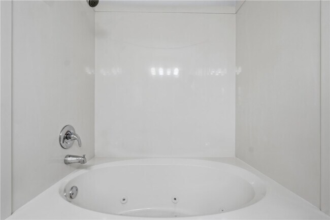 Building Photo - 551 Dogwood St