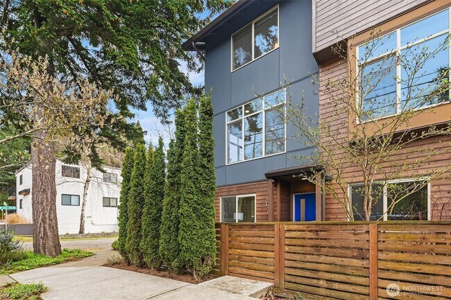 Building Photo - 3bd/2.25Ba Seattle Townhouse