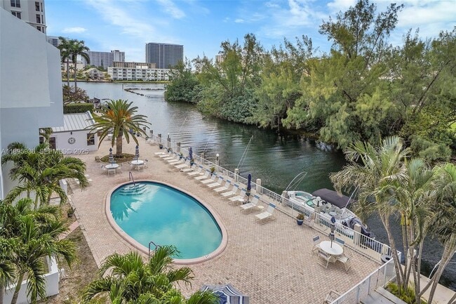 Building Photo - 2860 NE 14th Street Causeway