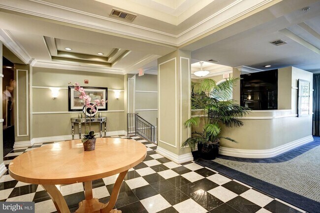 Building Photo - 4950 Brenman Park Dr
