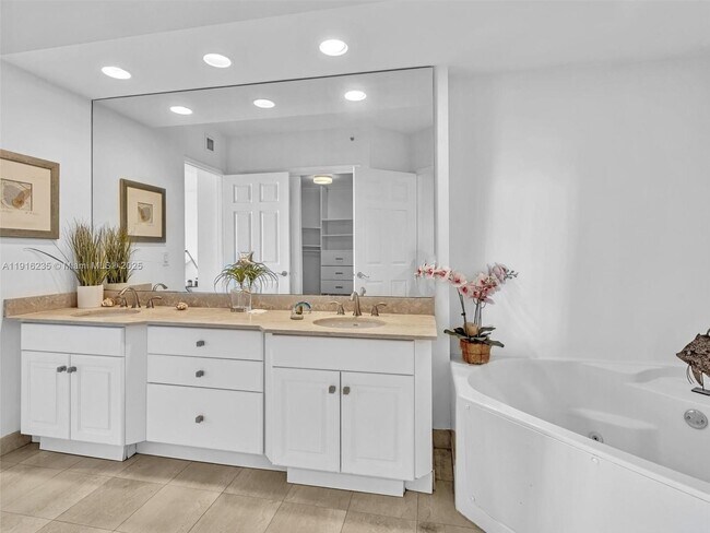 Building Photo - 3370 Hidden Bay Dr