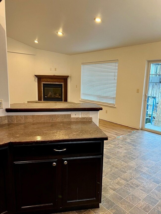 Building Photo - 902 Fawn Cir