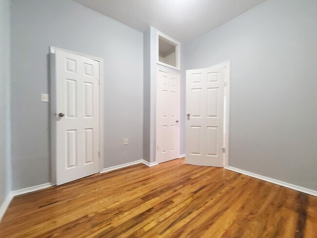 Building Photo - 453 Marion St
