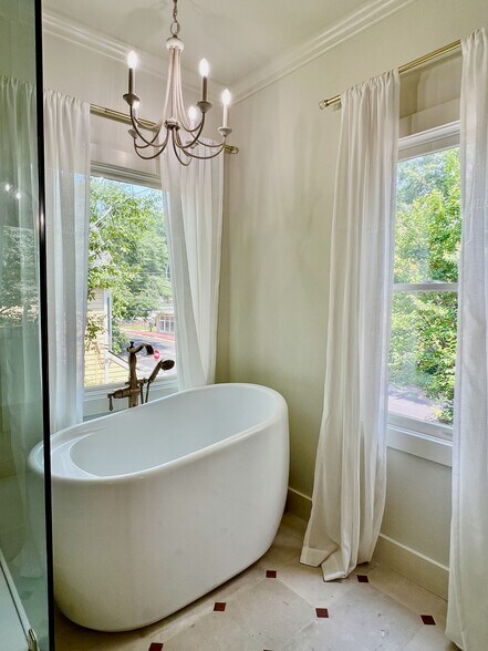 Master Bathroom - 347 Ormond St SE