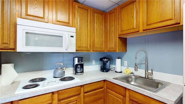 Building Photo - 5585 Straub Rd