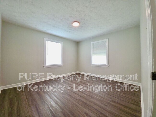 Building Photo - 113 Cummins Dr