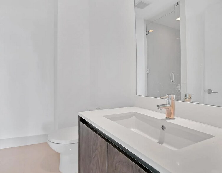 Building Photo - 480 NE 31st