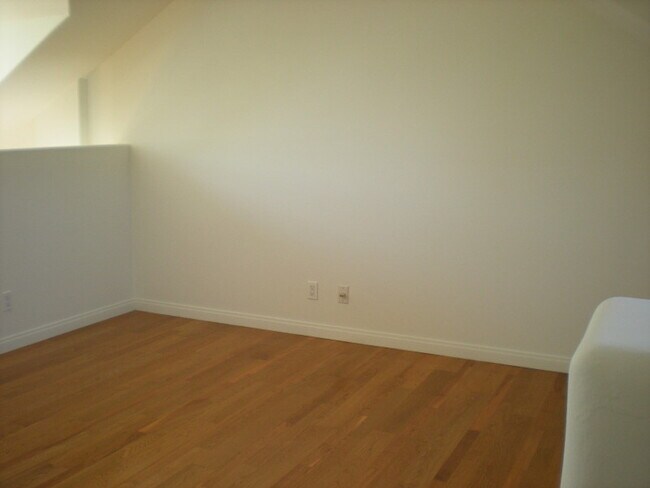 Building Photo - 1302 Electric Ave