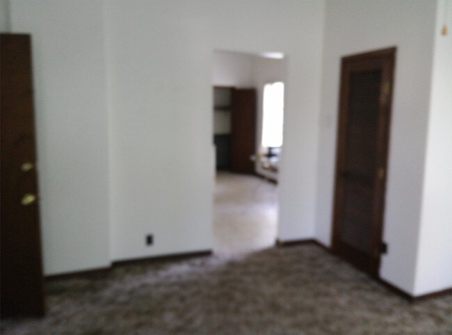 Building Photo - 2329 S Crysler Ave