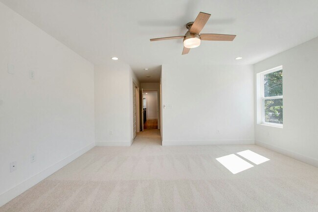 Building Photo - 2150 Sadler Ave
