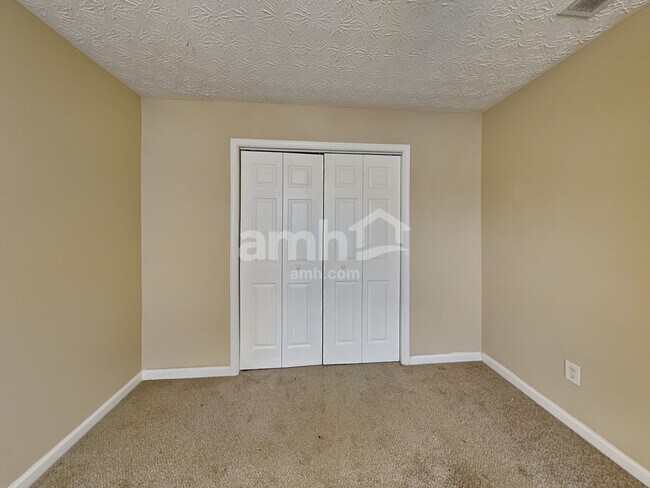 Building Photo - 6110 Flagstaf Walk