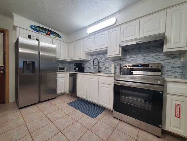 Building Photo - 279 S Brevard Ave