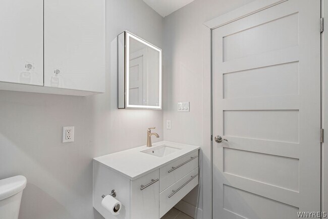 Building Photo - 855 Madison Ave