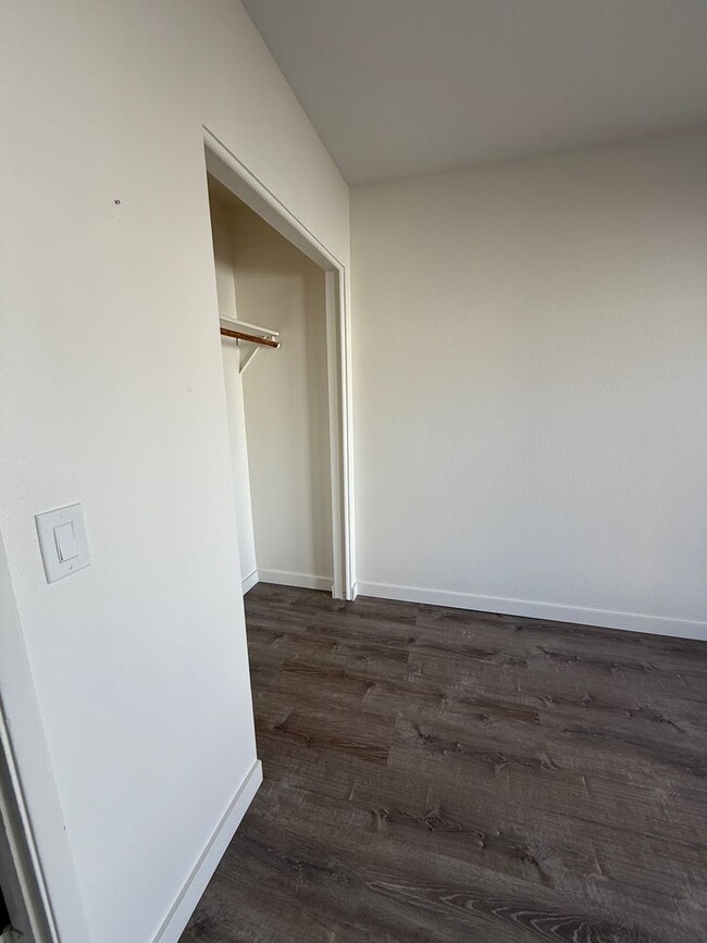 Building Photo - Completely remodeled and beautiful 2 Bedro...